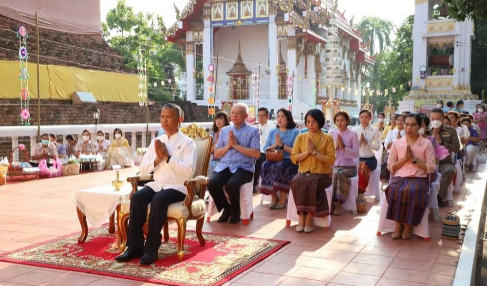 พิธีทำบุญตักบาตรข้าวสารอาหารแห้ง ในโครงการเข้าวัดปฏิบัติธรรมจังหวัดเพชรบูรณ์ ประจำปีงบประมาณ พ.ศ. ๒๕๖๖ “อิ่มบุญ  สุขใจ  นุ่งผ้าไทย  ใส่บาตร”