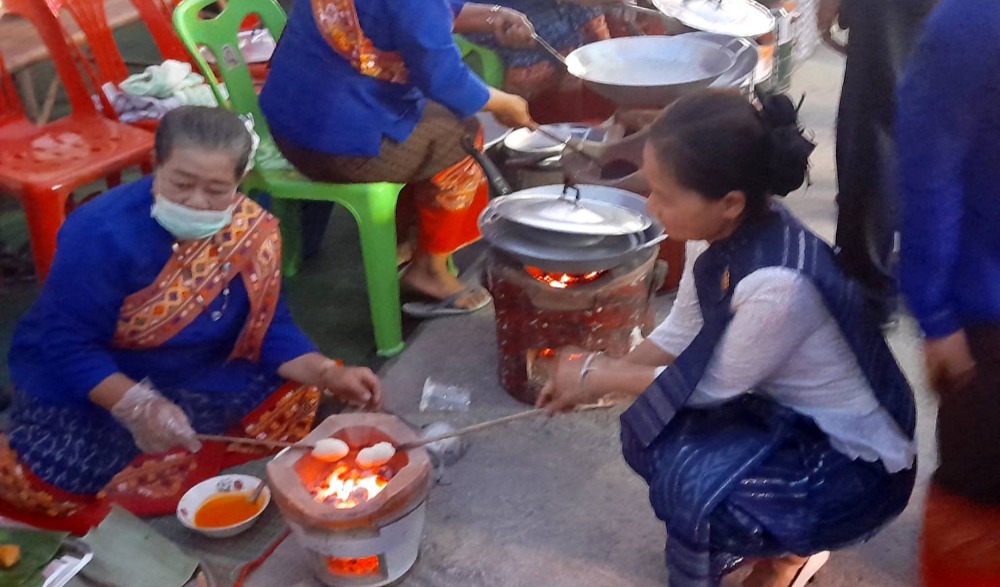 ประเพณีบุญข้าวจี่
