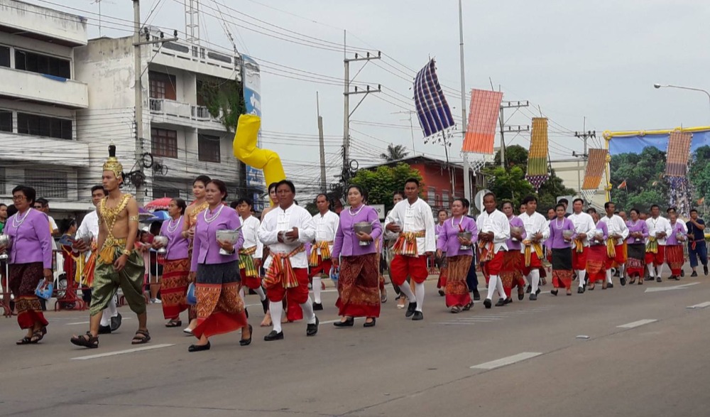 ประเพณีแห่เทียนพรรษาจังหวัดสุพรรณบุรี