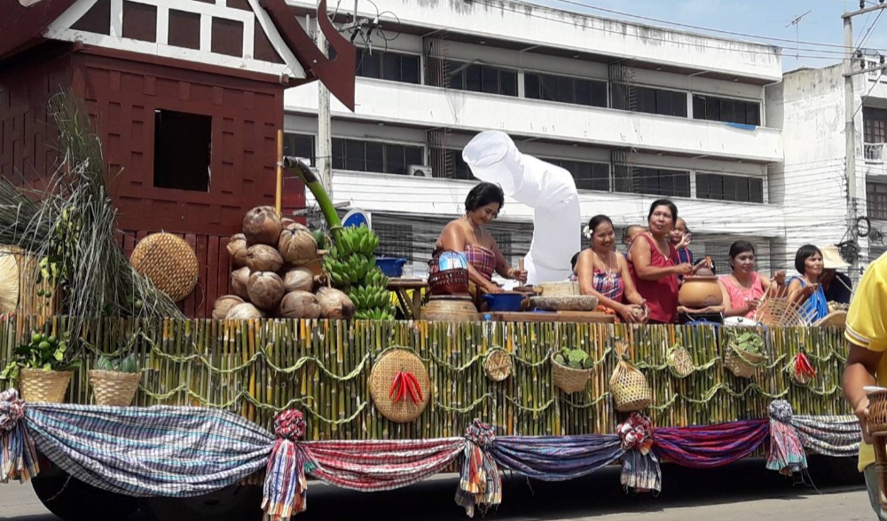 ประเพณีแห่เทียนพรรษาจังหวัดสุพรรณบุรี