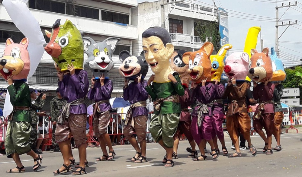 ประเพณีแห่เทียนพรรษาจังหวัดสุพรรณบุรี