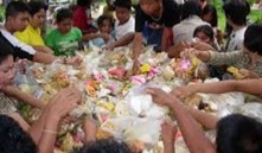 สืบสานประเพณีบุญสารทเดือนสิบและงานกาชาดจังหวัดนครศรีธรรมราช
