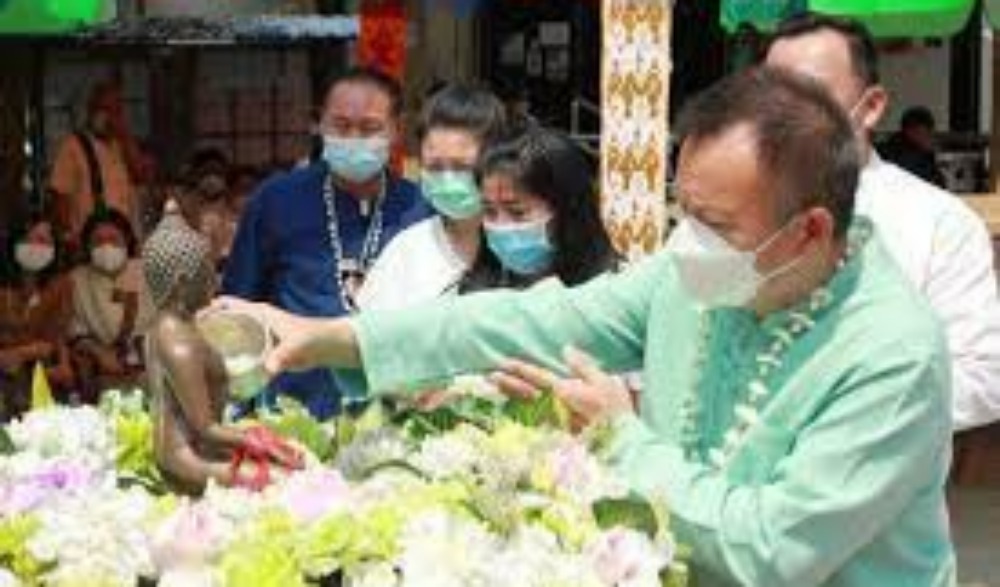 โครงการประเพณีสงกรานต์และรดน้ำดำหัวผู้สูงอายุ