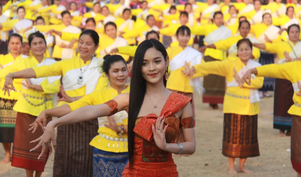โครงการจัดงานประเพณีบุญข้าวคูณลาน น้อมนมัสการหลวงปู่หิน หลวงพ่อเพชร เทศกาลเห็ดและกระหล่ำปี เยี่ยมชมของดีวิถีชื่นชม