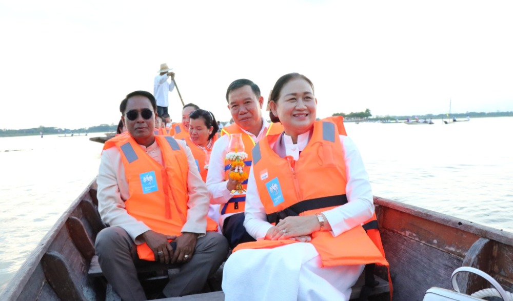 งาน "เวียนเทียนทางน้ำ กลางกว๊านพะเยา ครั้งที่ 49 เนื่องในวันอาสาฬหบูชา" ประจำปี 2566