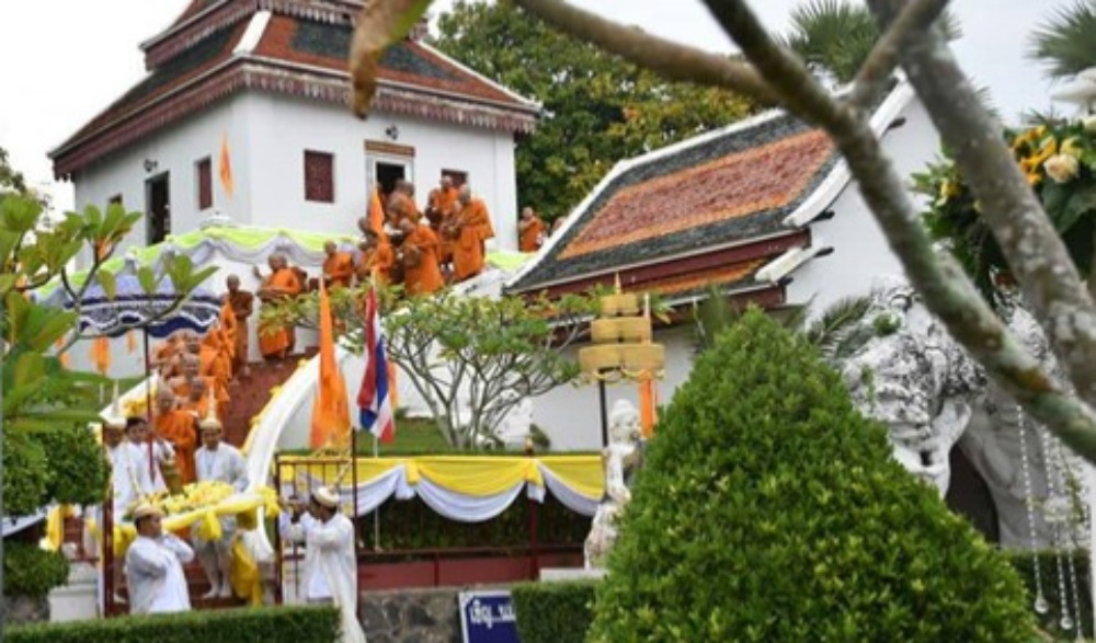ประเพณีตักบาตรเทโว
