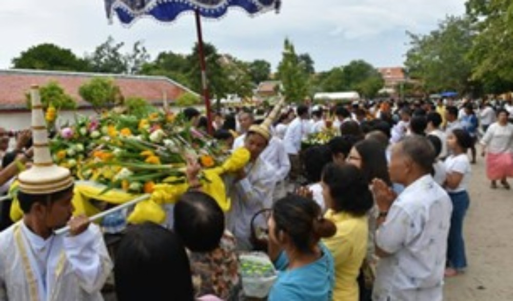 ประเพณีตักบาตรเทโว