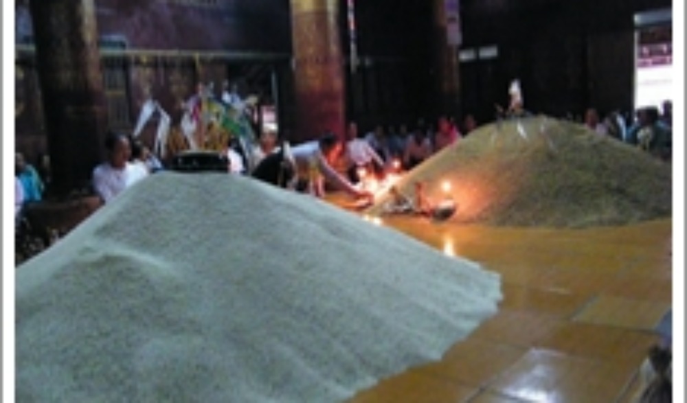 ประเพณีตานหลัวข้าวใหม่ผิงไฟพระเจ้า