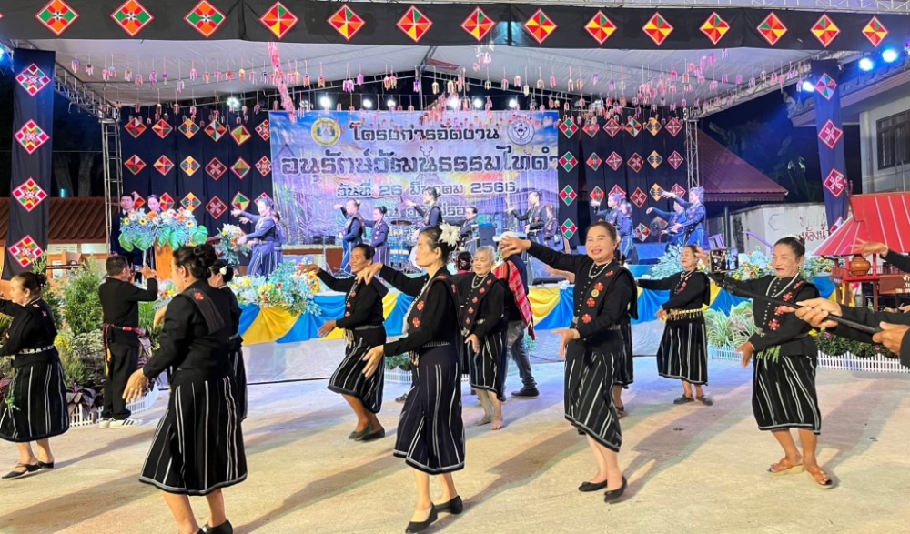 งานประเพณีมาตุ้มโฮมไทดำบ้านไผ่รอบ ตำบลไผ่รอบ อำเภอโพธิ์ประทับช้าง