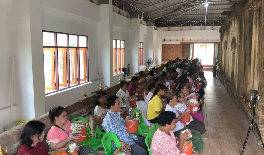 ประเพณีตักบาตรเทโวโรหณะและสังฆทานพระมาลัย