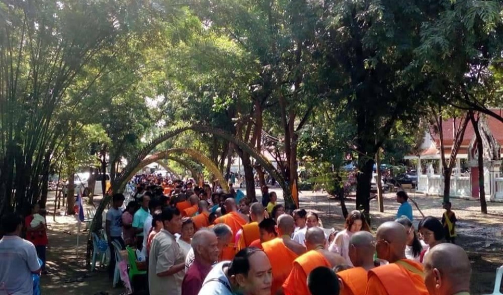 ประเพณีตักบาตรเทโวโรหณะและสังฆทานพระมาลัย