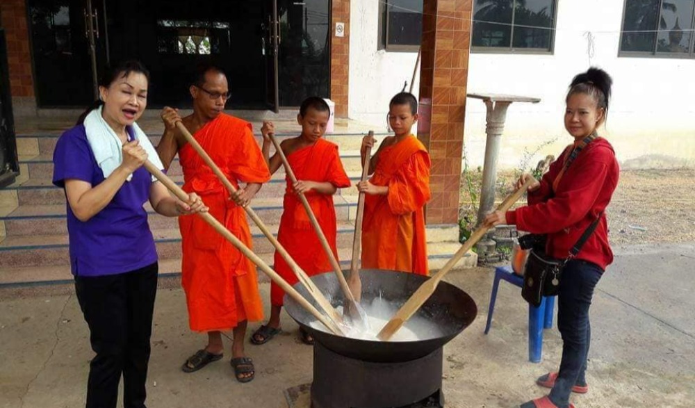 ประเพณีกวนข้าวทิพย์ เนื่องในวันวิสาขบูชา วัดบ่อแต้  ตำบลหนองพระ  อำเภอวังทรายพูน จังหวัดพิจิตร