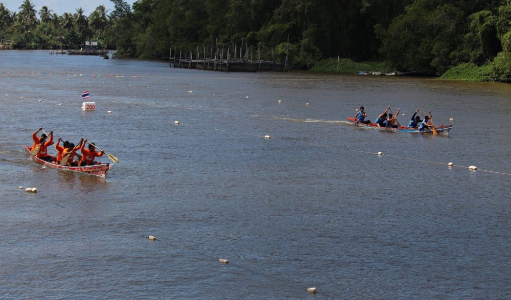 ประเพณีการแข่งเรือยอกอง
