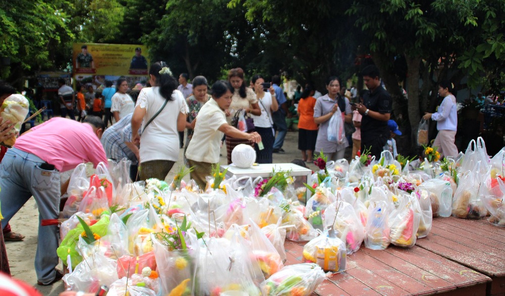 ประเพณีสารทเดือนสิบ