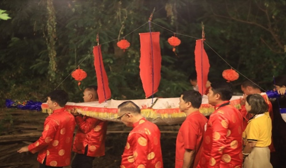 พิธีลอยเรือสำเภาในแม่น้ำน่าน ชาวบ้านวังส้มซ่า
