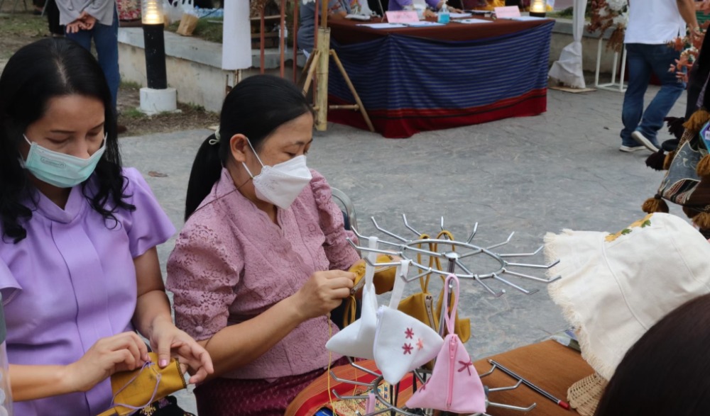งานสืบสาน รักษา และพัฒนาต่อยอดมรดกภูมิปัญญา อาภรณ์ และอาหารพื้นถิ่น จังหวัดอุตรดิตถ์ เฉลิมพระเกียรติสมเด็จพระนางเจ้าสิริกิติ์พระบรมราชินีนาถ พระบรมราชชนนีพันปีหลวง