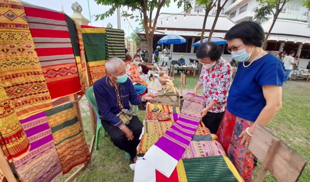 งานสืบสาน รักษา และพัฒนาต่อยอดมรดกภูมิปัญญา อาภรณ์ และอาหารพื้นถิ่น จังหวัดอุตรดิตถ์ เฉลิมพระเกียรติสมเด็จพระนางเจ้าสิริกิติ์พระบรมราชินีนาถ พระบรมราชชนนีพันปีหลวง