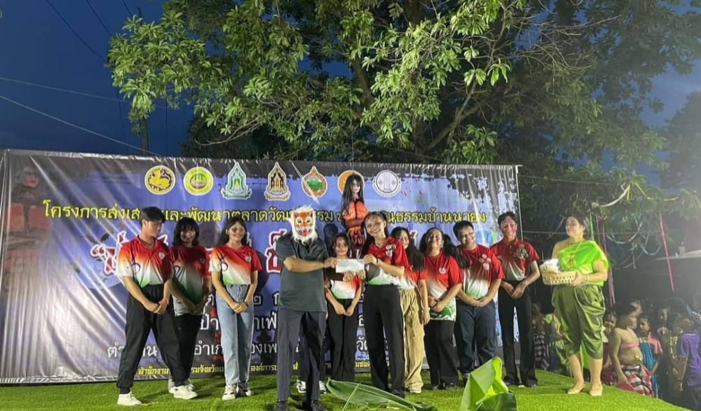 สำนักงานวัฒนธรรมจังหวัดเพชรบูรณ์ ขอเชิญชวนทุกท่าน แต่งผี มานั่งจิบกาแฟ แลโอ่ง ชมหนังผี กับบรรยากาศแบบหลอนๆ พลบค่ำ "ป่าช้าคาเฟ่ ช้อค มาร์เก็ต" ครั้งที่ ๓