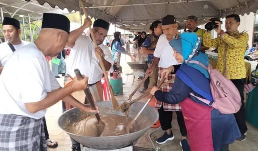อาซูรอสัมพันธ์ ๒ แผ่นดิน ประจำปี ๒๕๖๖