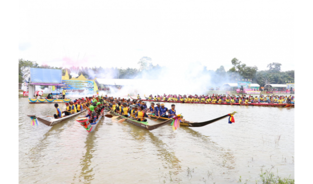 การแข่งขันเรือยาวประเพณีขึ้นโขนชิงธง คลองหัววัง-พนังตัก