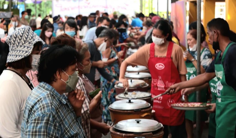 งานประเพณีตักบาตรขนมครก-น้ำตาลทราย ประจำปี 2566