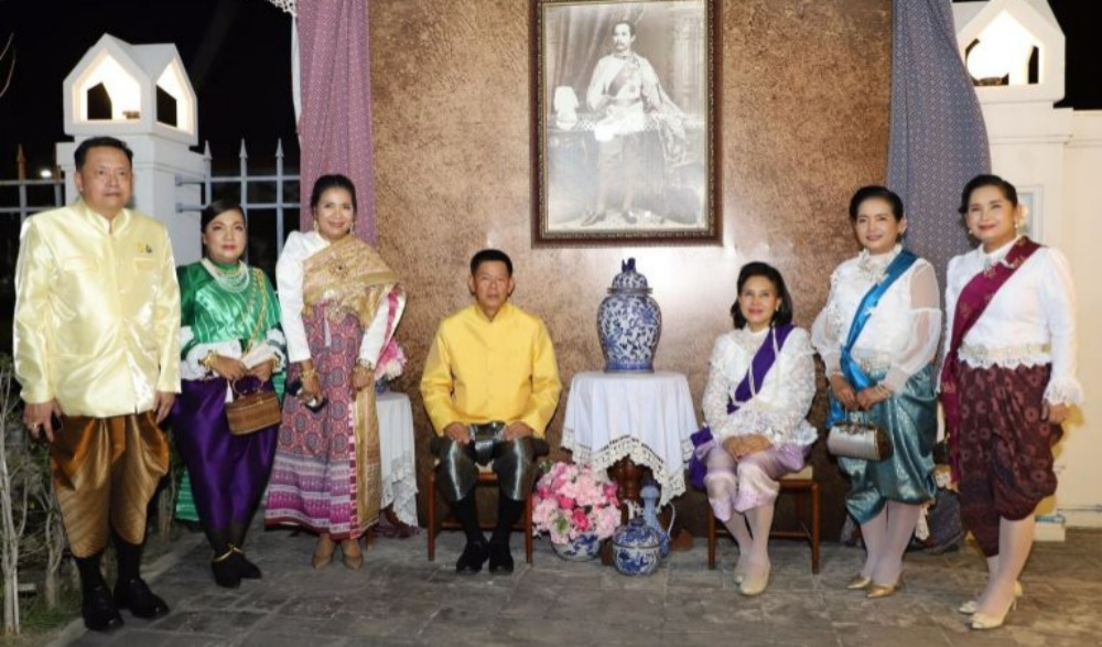 งาน “รำลึกเสด็จประพาสต้นล้นเกล้ารัชกาลที่ 5 และงานรำลึกรัชกาลที่ 9 พระบารมีปกเกล้าชาวอ่างทอง” ประจำปี 2566