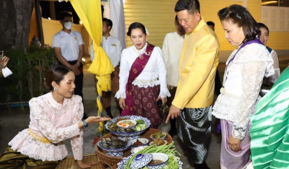 งาน “รำลึกเสด็จประพาสต้นล้นเกล้ารัชกาลที่ 5 และงานรำลึกรัชกาลที่ 9 พระบารมีปกเกล้าชาวอ่างทอง” ประจำปี 2566