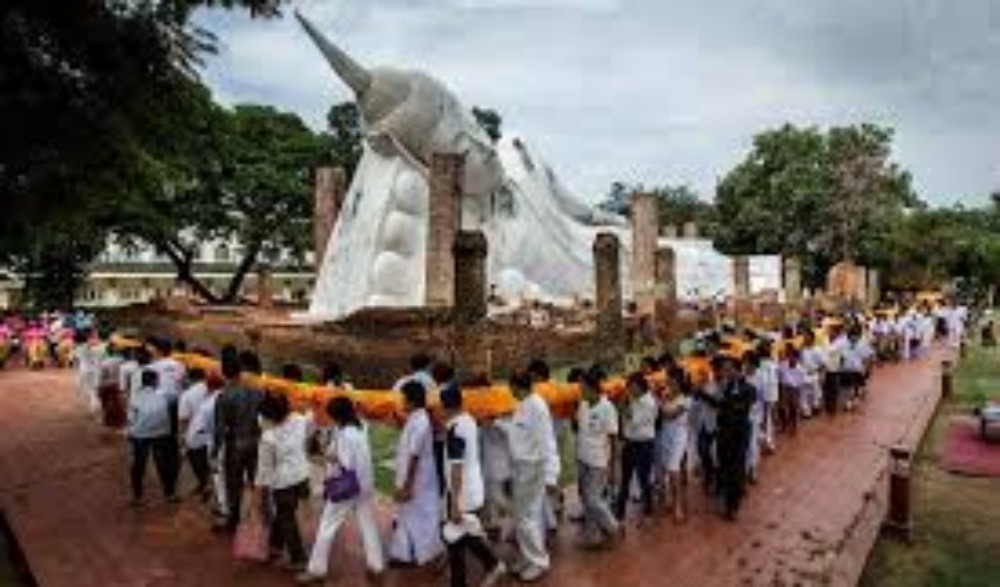 งาน “ร่มโพธิ์ทอง ห่มผ้าพระนอน เกษตรและของดีเมืองอ่างทอง”