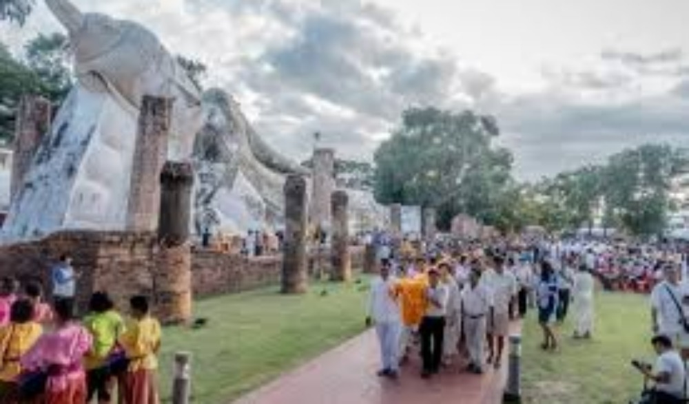 งาน “ร่มโพธิ์ทอง ห่มผ้าพระนอน เกษตรและของดีเมืองอ่างทอง”
