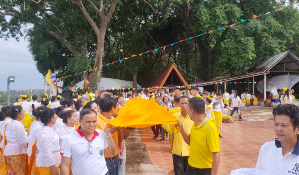 งานประเพณีแห่ผ้าห่มพระธาตุเขาน้อย
