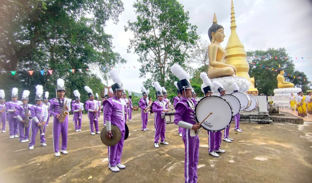 งานประเพณีแห่ผ้าห่มพระธาตุเขาน้อย