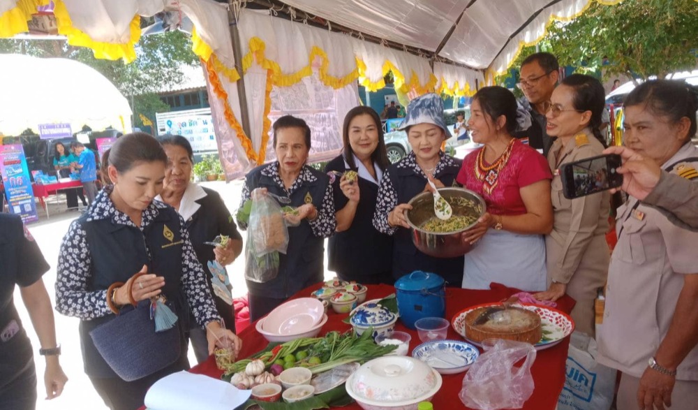 โครงการสาธิตการถ่ายทอด องค์ความรู้ภูมิปัญญาอาหารพื้นบ้านพัทลุง