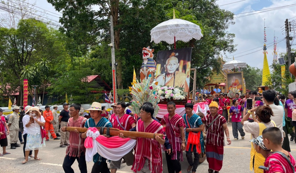 พิธีเปลี่ยนผ้าครองสรีระสังขาร ครูบาเจ้าชัยยะวงศาพัฒนา