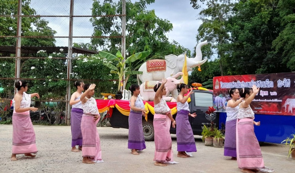 ประเพณีแห่ช้างเผือก ลุ่มน้ำลี้