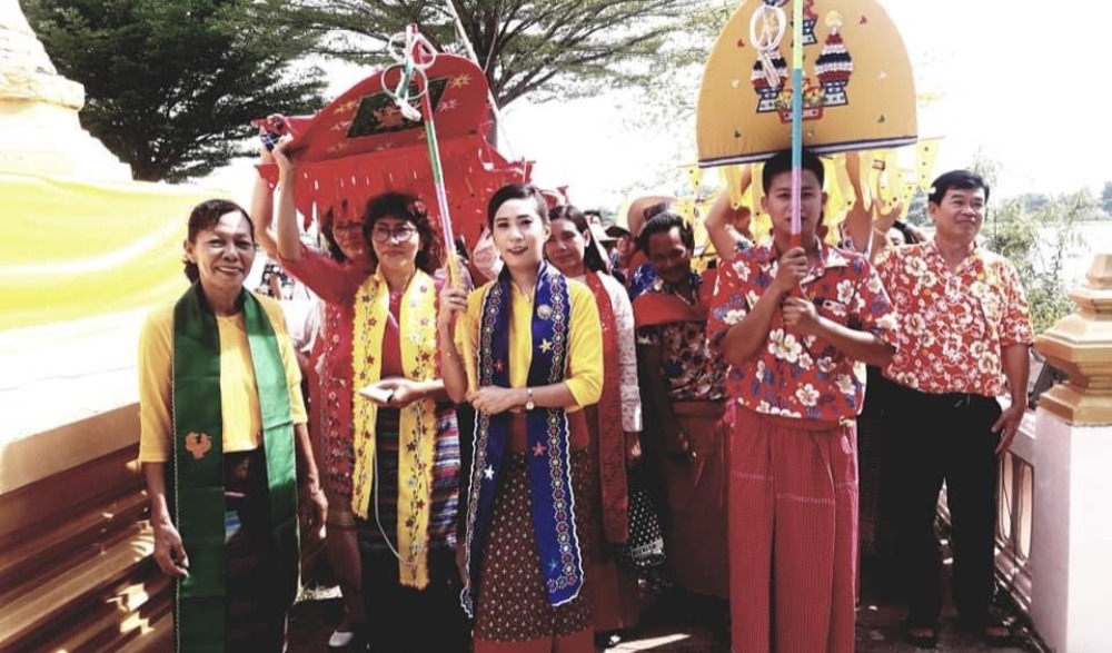 ประเพณีสงกรานต์ แห่หางหงส์ธงตะขาบของชาวไทยรามัญ