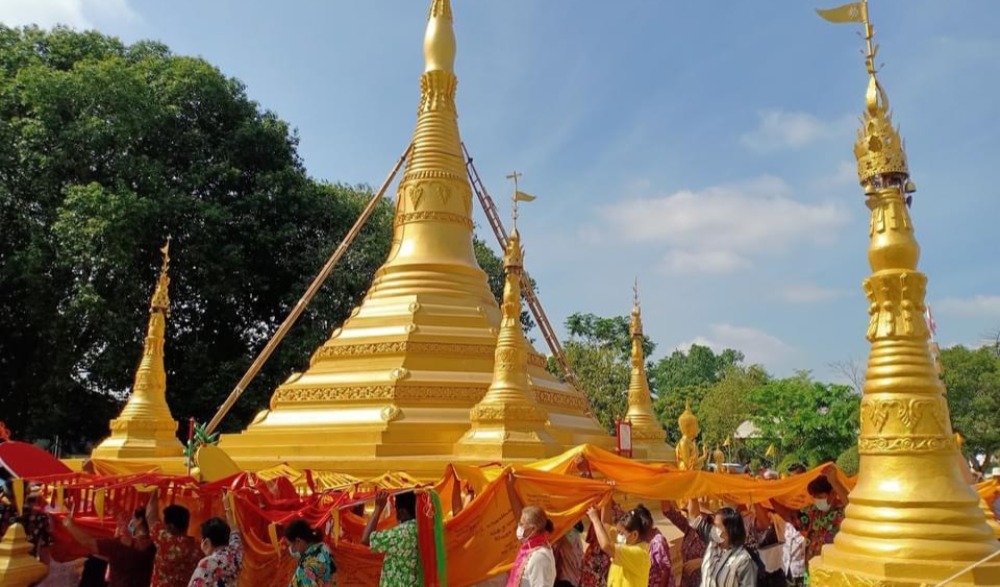 ประเพณีสงกรานต์ แห่หางหงส์ธงตะขาบของชาวไทยรามัญ