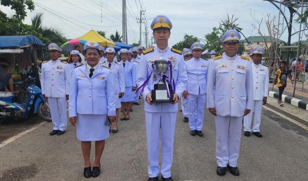 ประเพณีแข่งเรือยาว ชิงถ้วยพระราชทาน สมเด็จพระกนิษฐาธิราชเจ้า กรมสมเด็จพระเทพรัตนราชสุดา เจ้าฟ้ามหาจักรีสิรินธรฯ  สยามบรมราชกุมารี