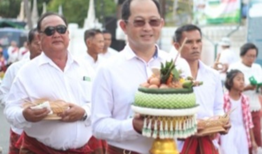 ประเพณีบุญเดือนสามแห่ไข่เซ่นไหว้ศาลปู่ตา