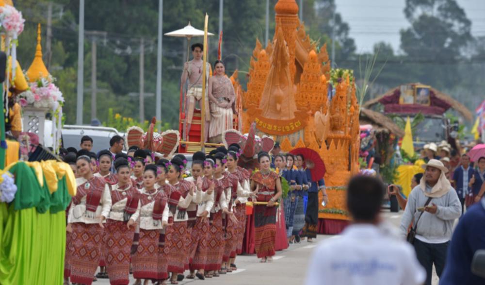 ประเพณีแห่เทียนเข้าพรรษาและแห่เทียนพรรษาเชื่อมสัมพันธไมตรีไทย-กัมพูชา