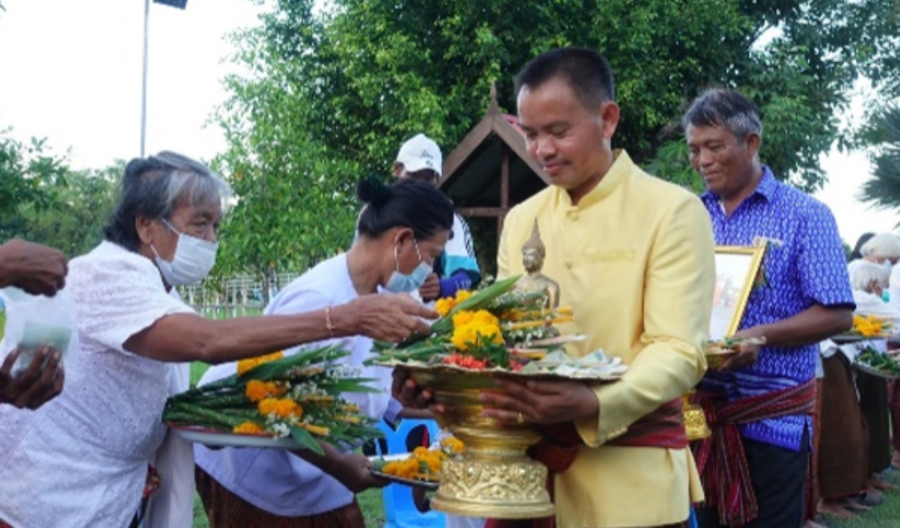 งานประเพณีตักบาตรดอกไม้ในวันเข้าพรรษา ณ ที่พักสงฆ์บ้านระเภาว์