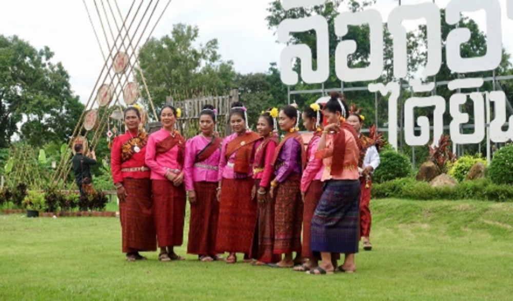 งานประเพณีตักบาตรดอกไม้ในวันเข้าพรรษา ณ ที่พักสงฆ์บ้านระเภาว์