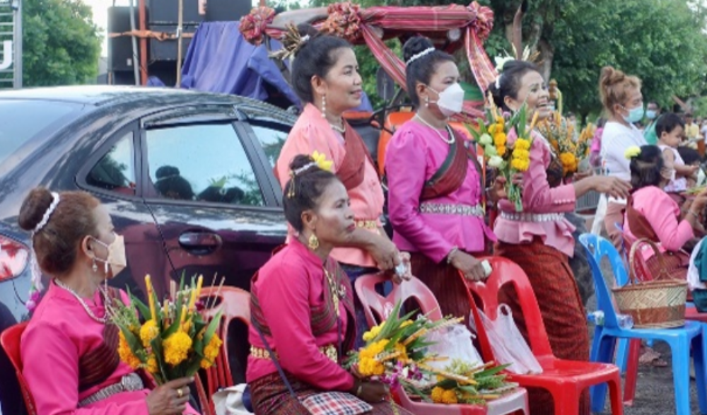 งานประเพณีตักบาตรดอกไม้ในวันเข้าพรรษา ณ ที่พักสงฆ์บ้านระเภาว์