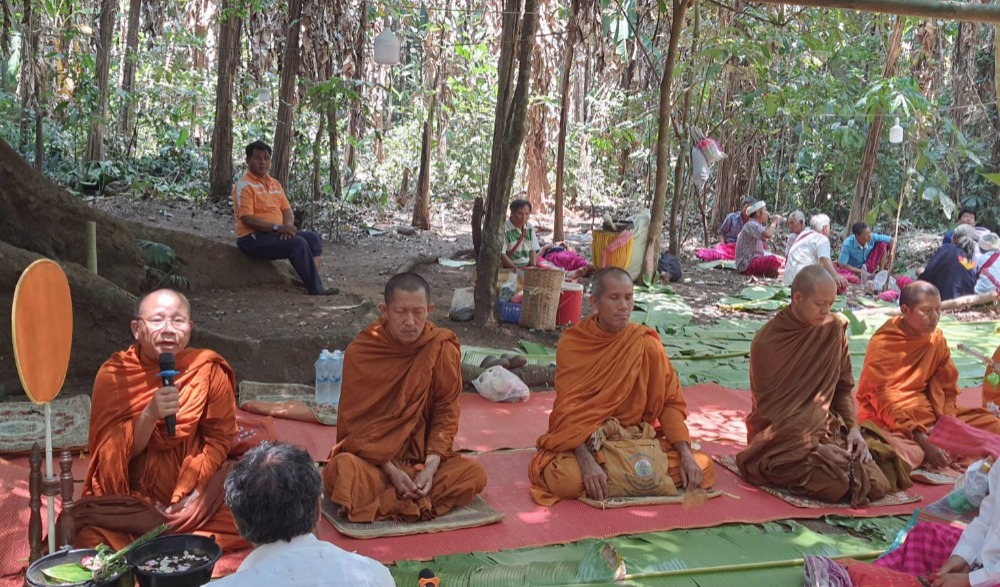 ประเพณีทำบุญป่าชุมชน ณ บริเวณป่าชุมชนแก่นมะกรูด บริเวณมอตาจ่อย ทิ่ง เหรอว กะ เฌอว (ภาษากะเหรี่ยง)