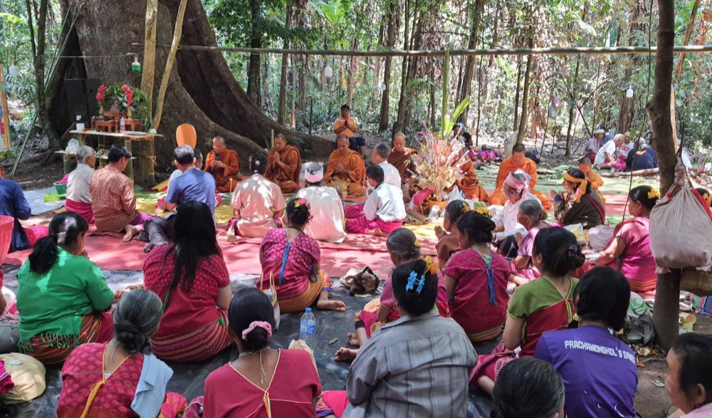 ประเพณีทำบุญป่าชุมชน ณ บริเวณป่าชุมชนแก่นมะกรูด บริเวณมอตาจ่อย ทิ่ง เหรอว กะ เฌอว (ภาษากะเหรี่ยง)