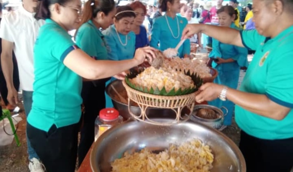 ประเพณีกินกลอย วัดด่านตะกั่วสามัคคี