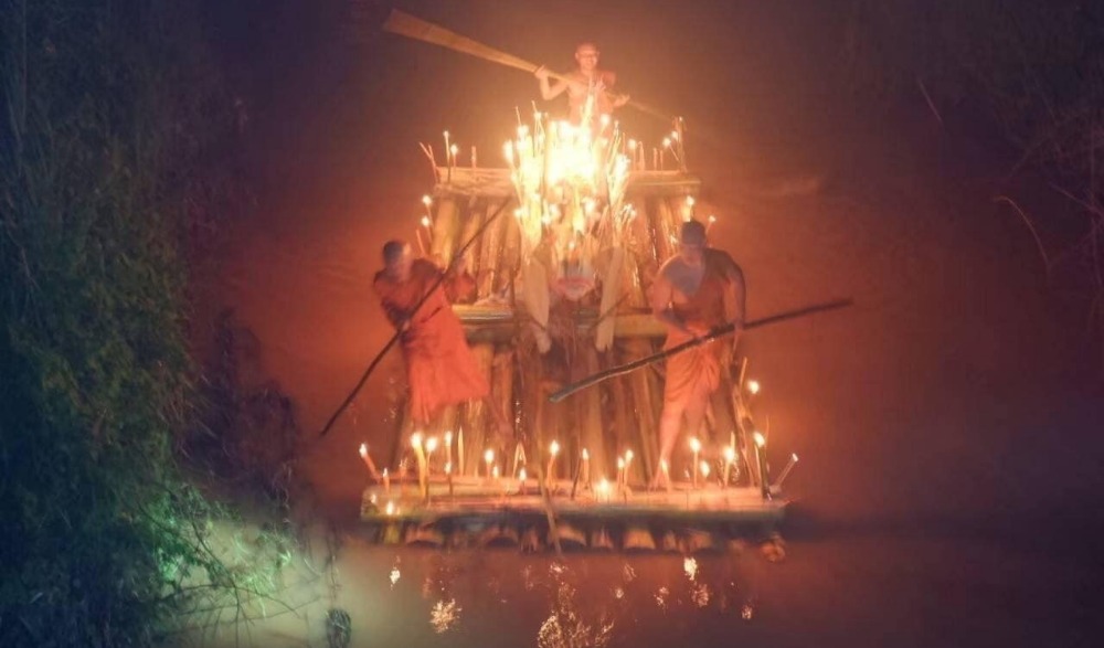 งานประเพณีไหลเรือไฟ