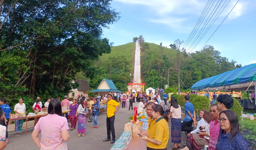 ตักบาตรเทโว วัดบ้านหงาว จังหวัดระนอง ประจำปี ๒๕๖๖
