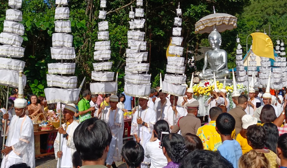 ตักบาตรเทโว วัดบ้านหงาว จังหวัดระนอง ประจำปี ๒๕๖๖