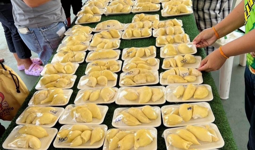 ทุเรียนร้านดังจากเมืองอุดรฯ  "เฮียบาส ทุเรียนซิ่งสัญจร"