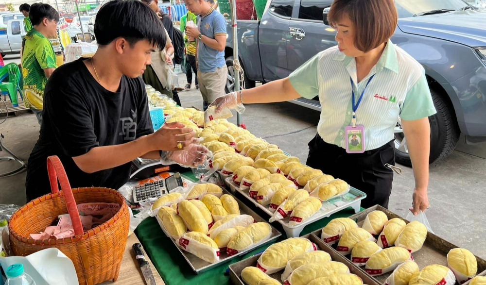 ทุเรียนร้านดังจากเมืองอุดรฯ  "เฮียบาส ทุเรียนซิ่งสัญจร"